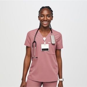 Figs Scrub Set | 2 pockets | Top: Medium | Joggers: Medium | Color: Mauve